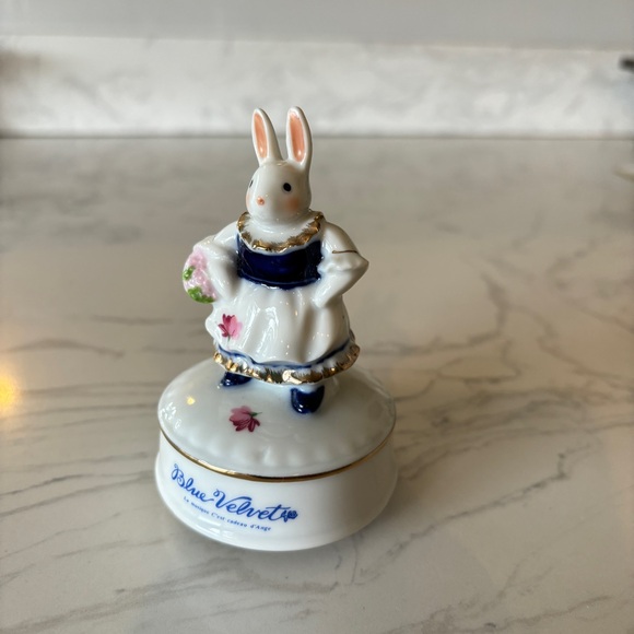 Sekiguchi Blue Velvet Bunny Music Box, made in Japan, mama rabbit - Picture 3 of 9